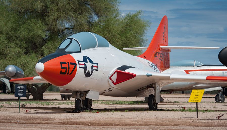 A picture of the Grumman F9F-8T Cougar