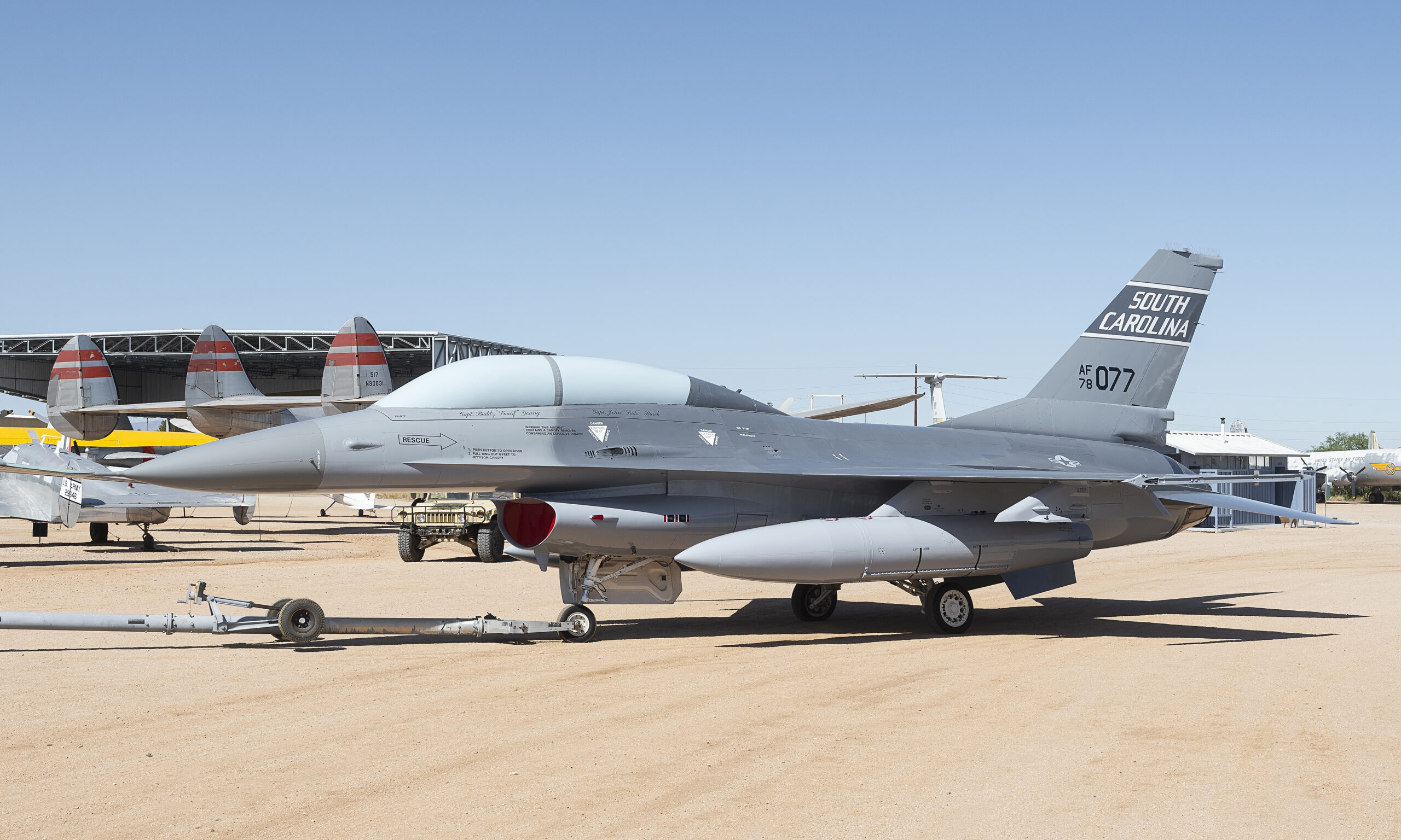 A picture of the General Dynamics F-16B Fighting Falcon