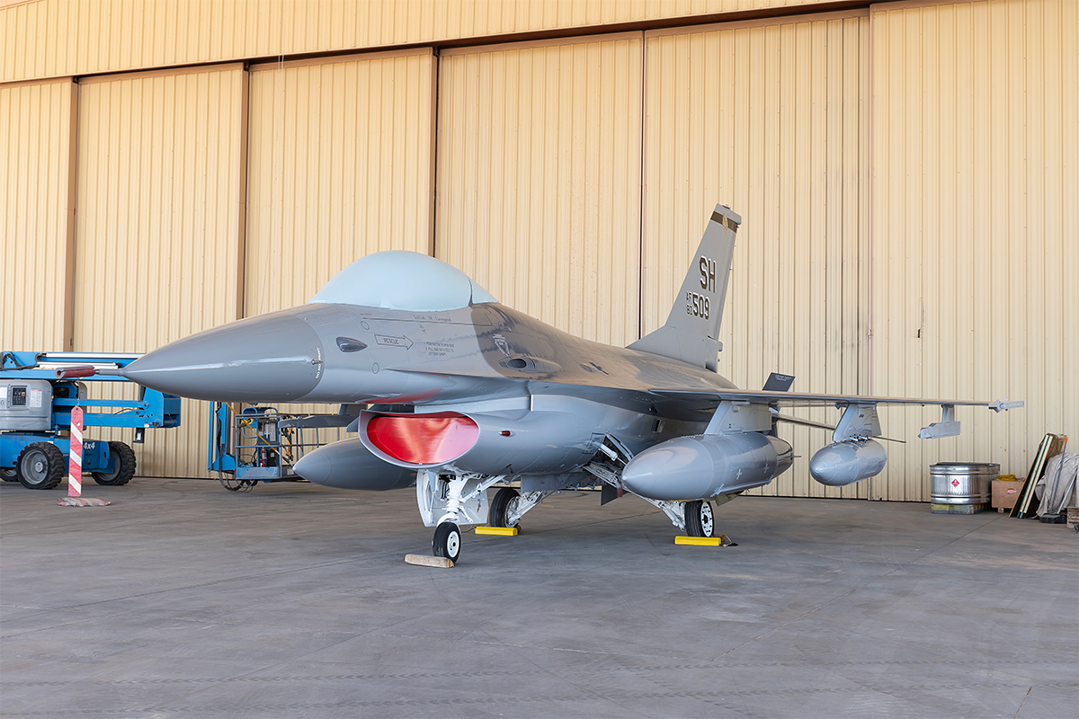 A picture of the General Dynamics F-16A Fighting Falcon, one of two at the Pima Air and Space Museum